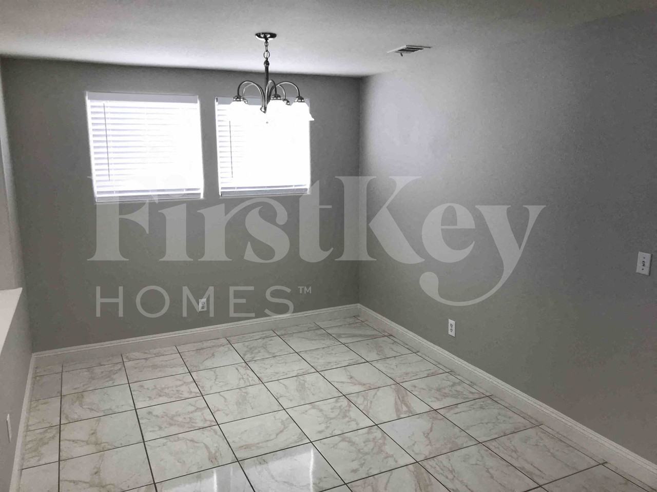 8041 Hilliard Ave - Photo 5 of 28