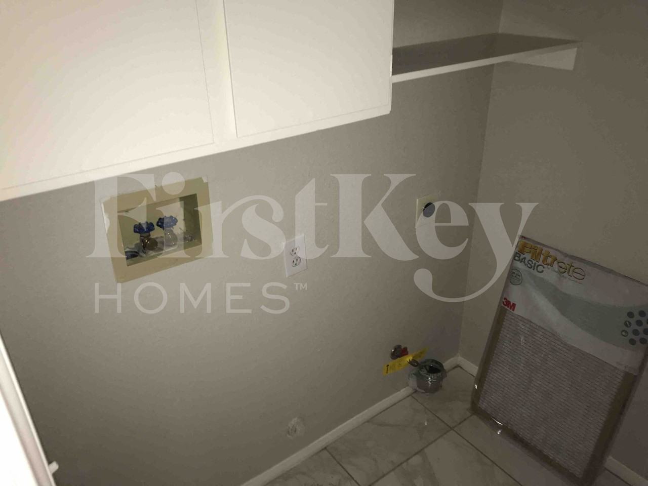 8041 Hilliard Ave - Photo 7 of 28