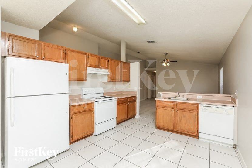 7594 Groveoak Dr - Photo 5 of 15