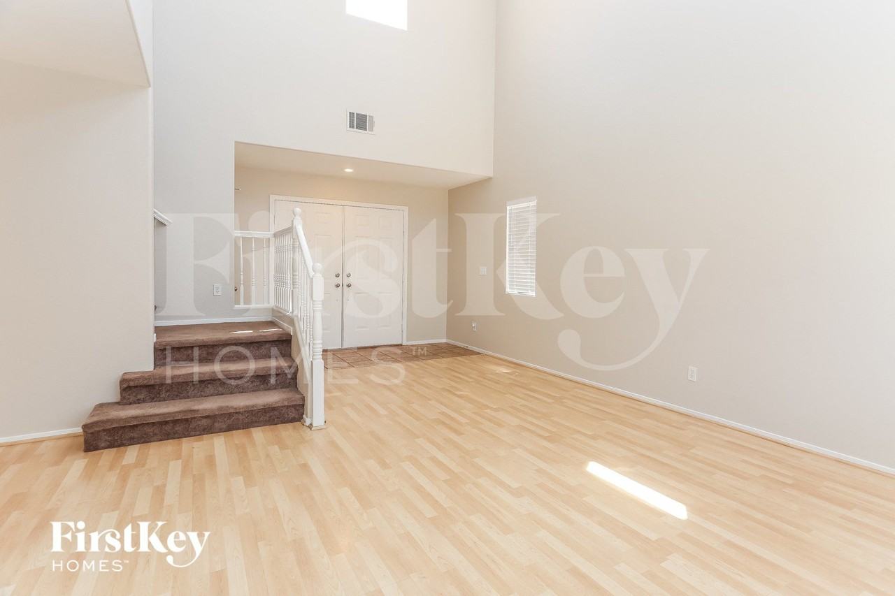 718 Azure Banks Ave - Photo 3 of 15