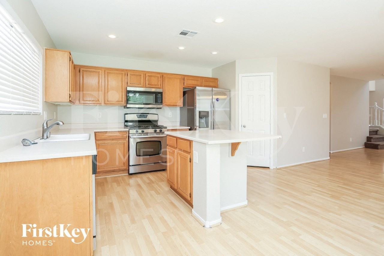 718 Azure Banks Ave - Photo 5 of 15