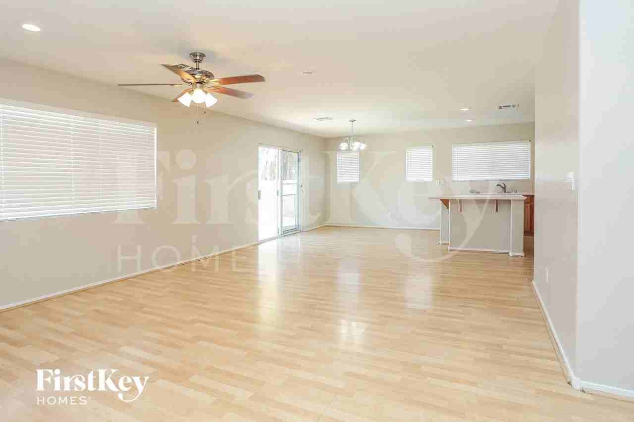 718 Azure Banks Ave - Photo 6 of 15