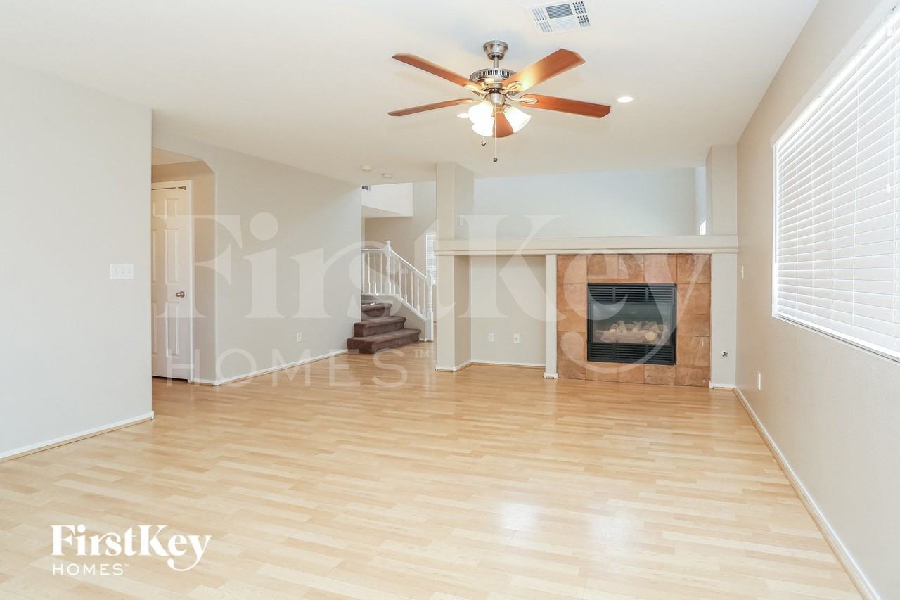 718 Azure Banks Ave - Photo 7 of 15