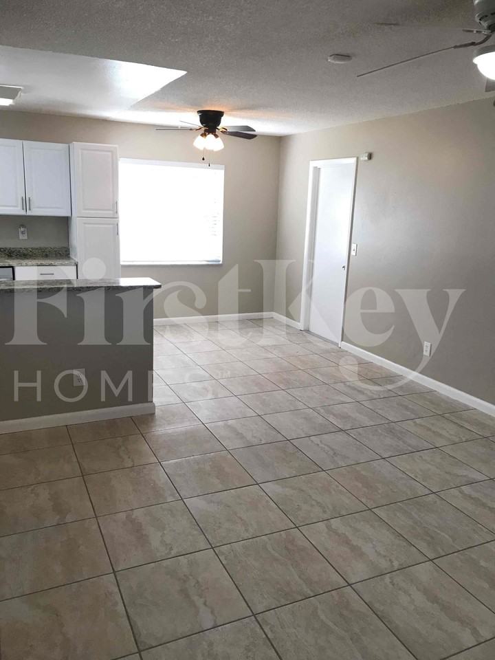 660 Flagler Dr - Photo 3 of 20