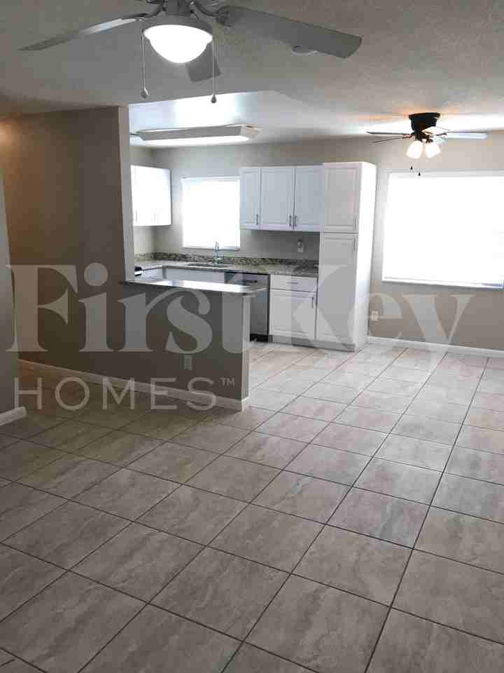 660 Flagler Dr - Photo 4 of 20