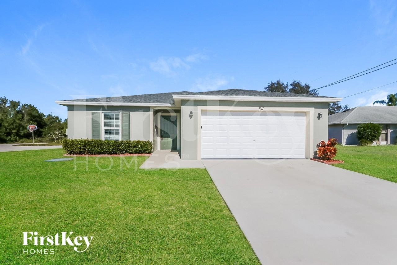 511 Sw Nadell Ave - Photo 2 of 15