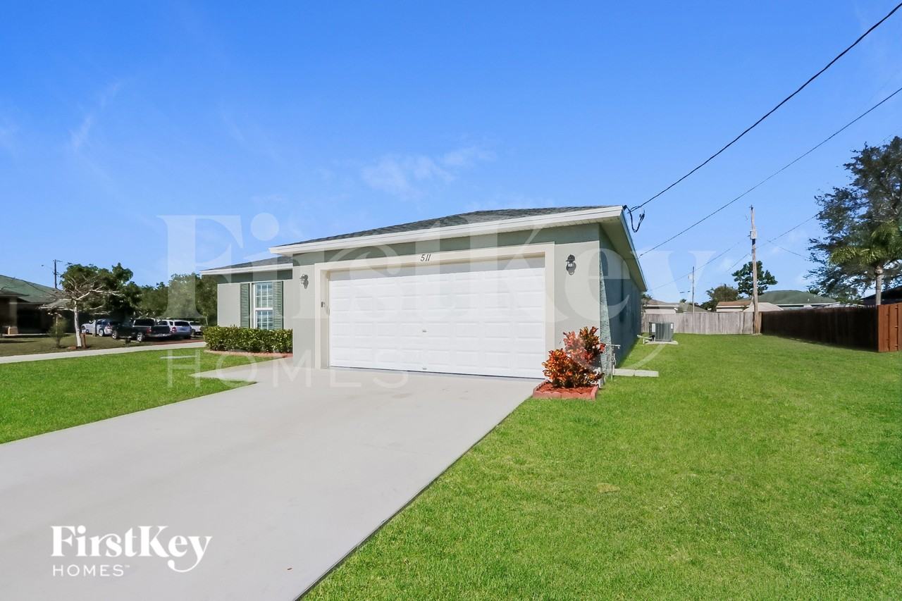 511 Sw Nadell Ave - Photo 3 of 15