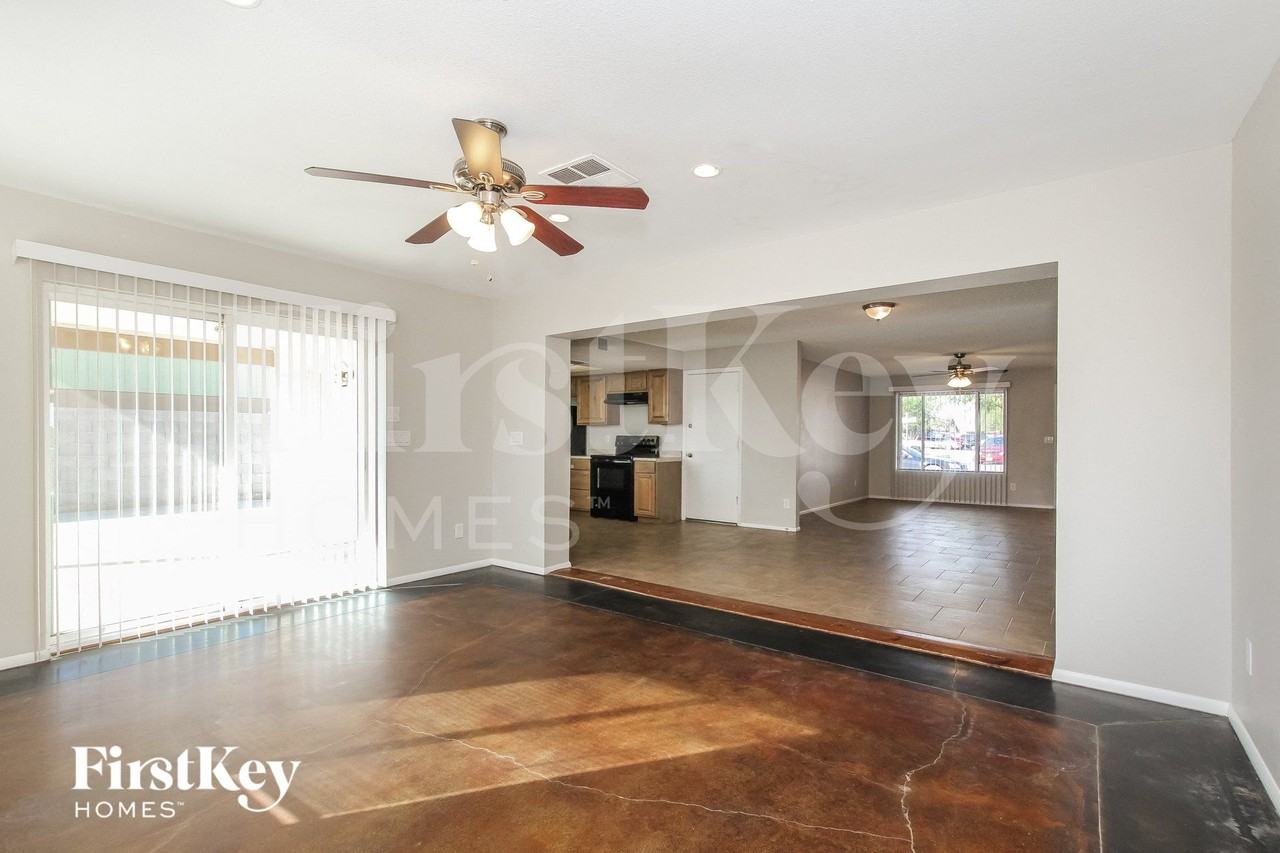 5031 W Windrose Dr - Photo 5 of 15