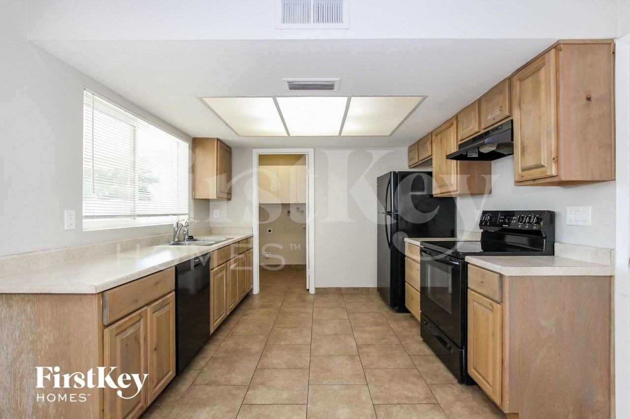 5031 W Windrose Dr - Photo 6 of 15