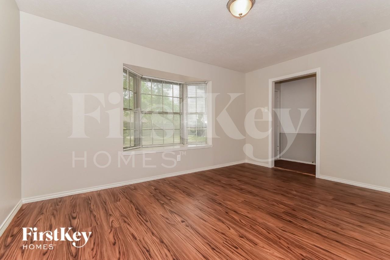 4301 Augusta Dr - Photo 2 of 19