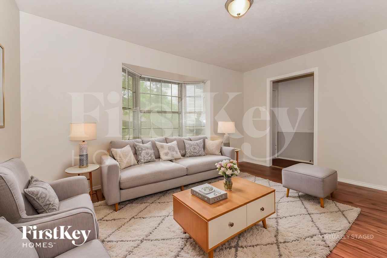 4301 Augusta Dr - Photo 3 of 19