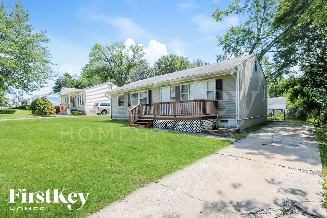 3605 Ne 54th St - Photo 2 of 18