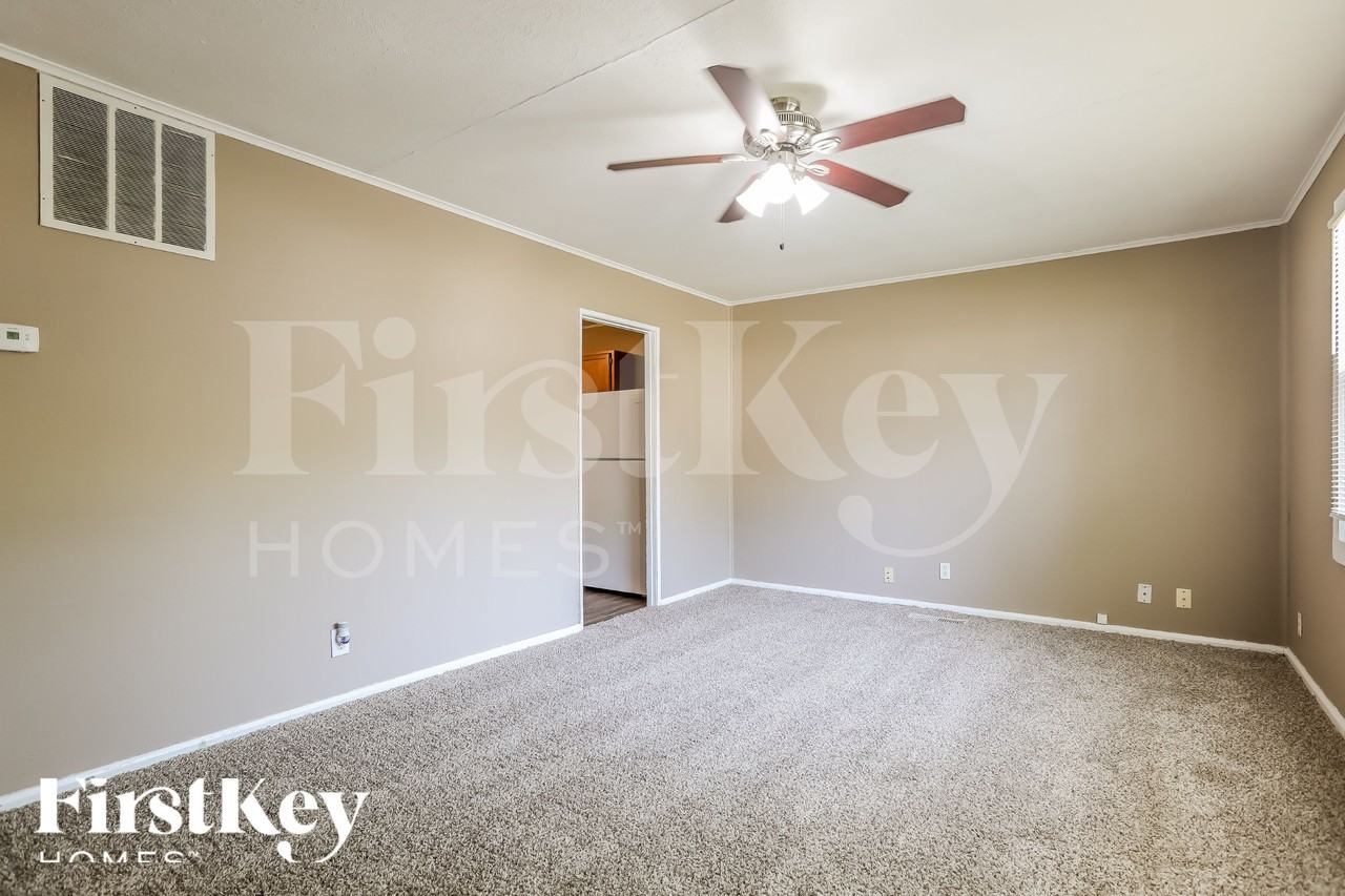 3605 Ne 54th St - Photo 3 of 18