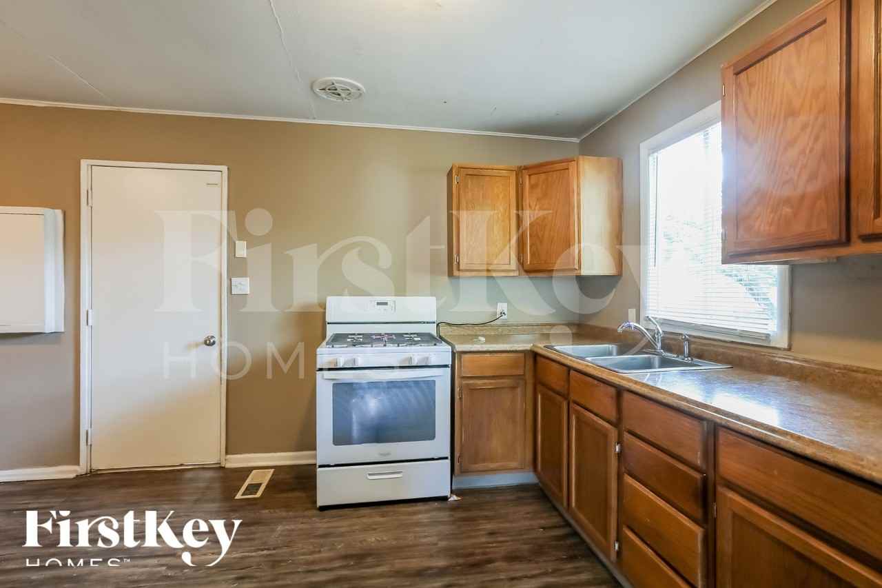 3605 Ne 54th St - Photo 6 of 18