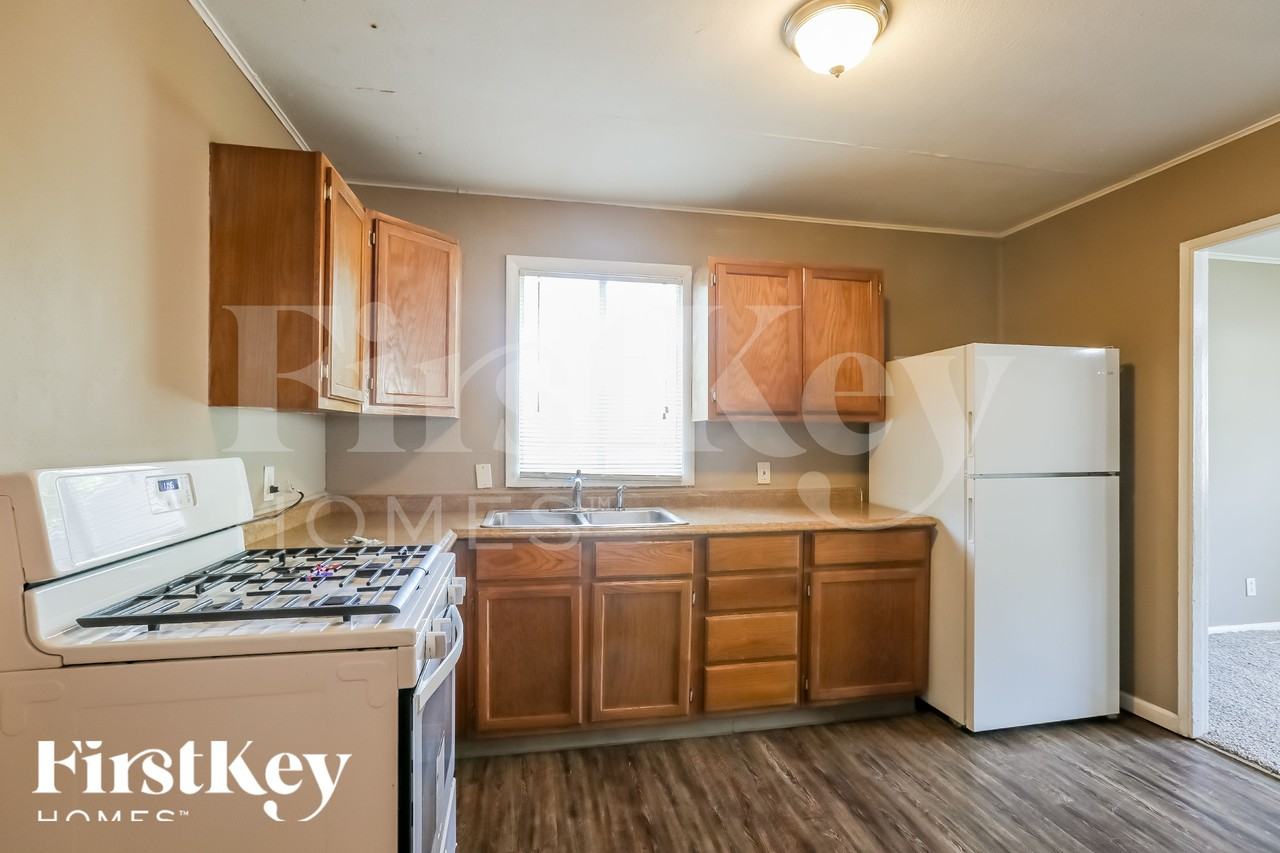 3605 Ne 54th St - Photo 7 of 18