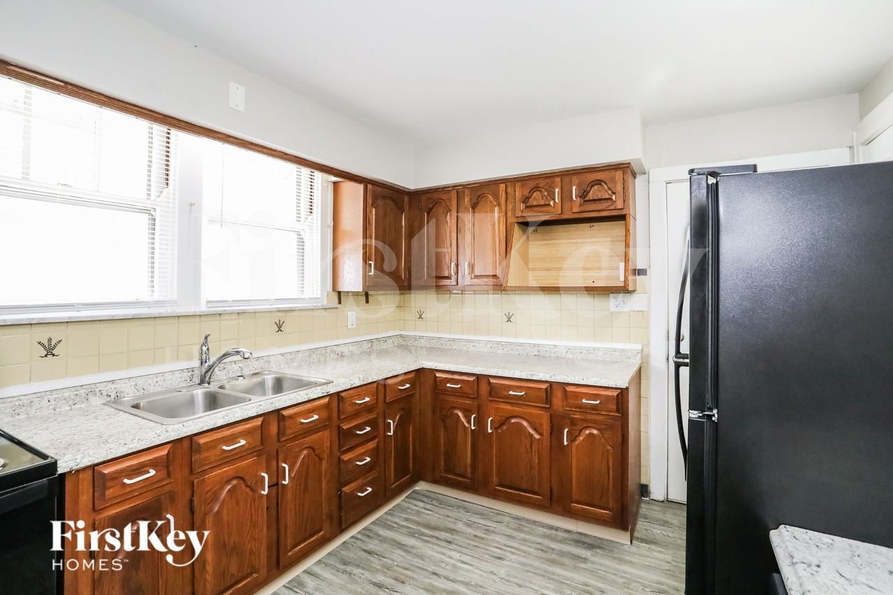 3414 Corrine Ave - Photo 6 of 19