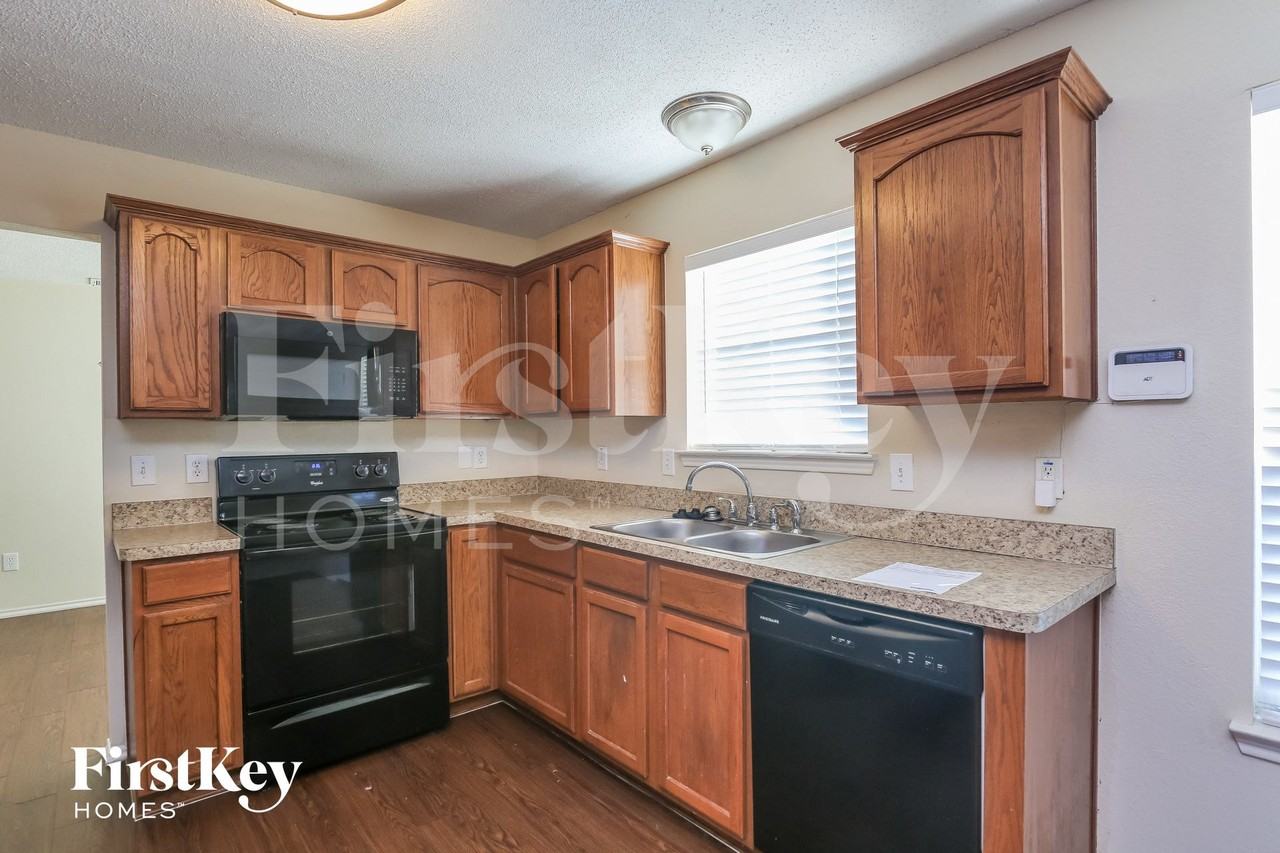 2900 Ocean Dr - Photo 4 of 15