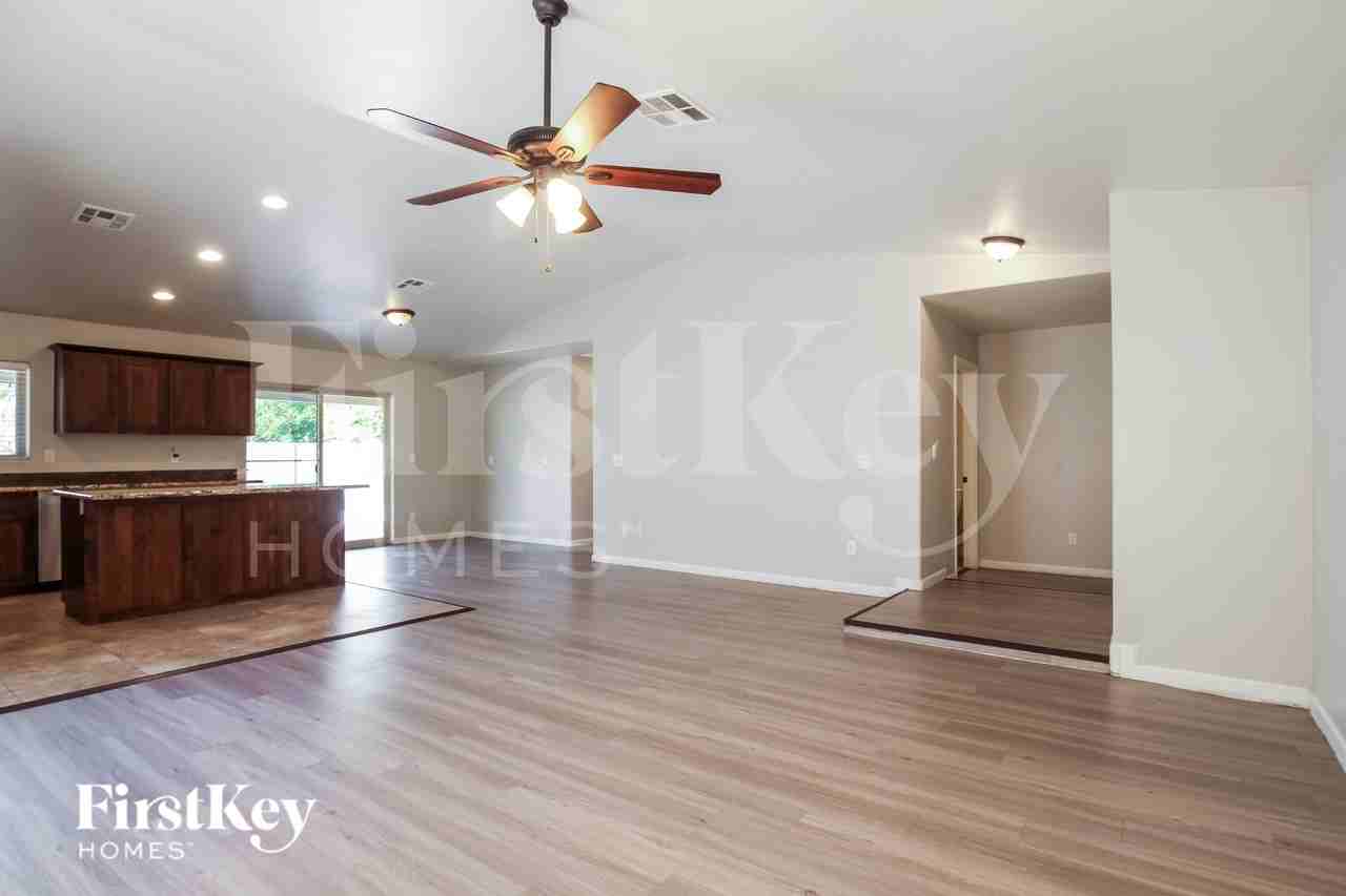 2722 E Cactus Rd - Photo 3 of 16