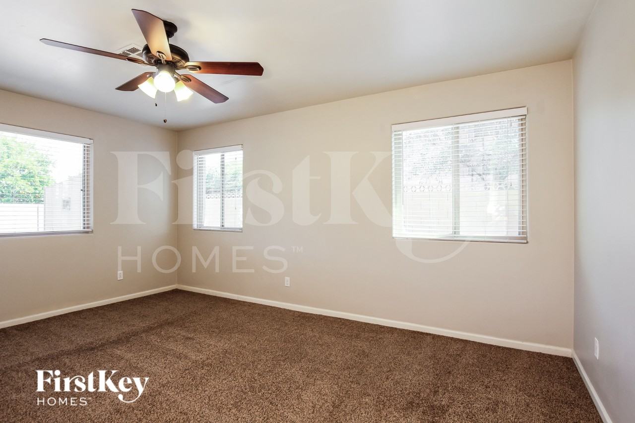 2722 E Cactus Rd - Photo 7 of 16