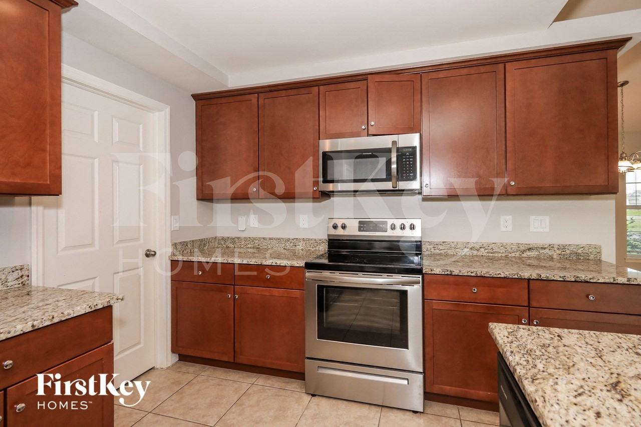 2616 Nw 1st Pl - Photo 4 of 15