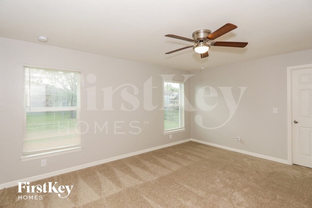 2616 Nw 1st Pl - Photo 7 of 15