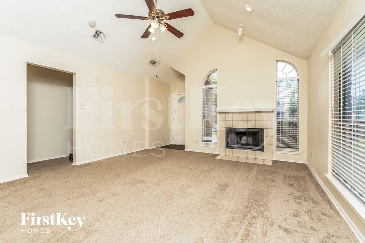 2021 Greenview Dr #A - Photo 4 of 15