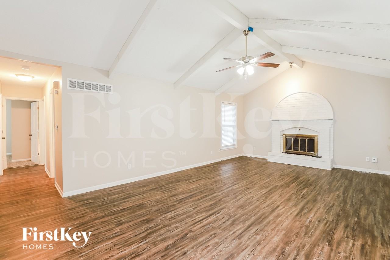 1920 Sw 4th St - Photo 2 of 16