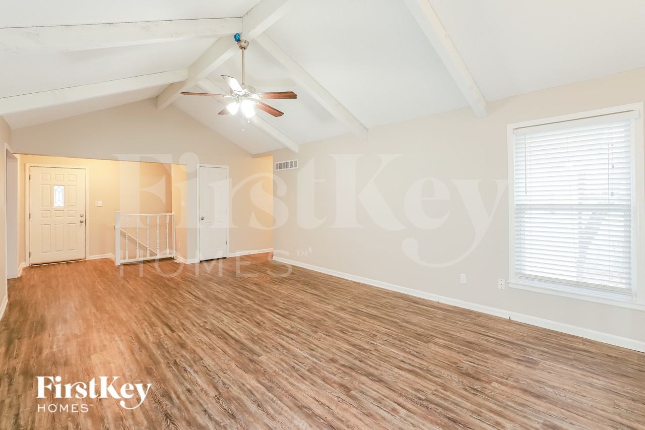 1920 Sw 4th St - Photo 3 of 16