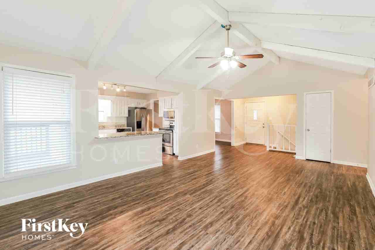 1920 Sw 4th St - Photo 4 of 16