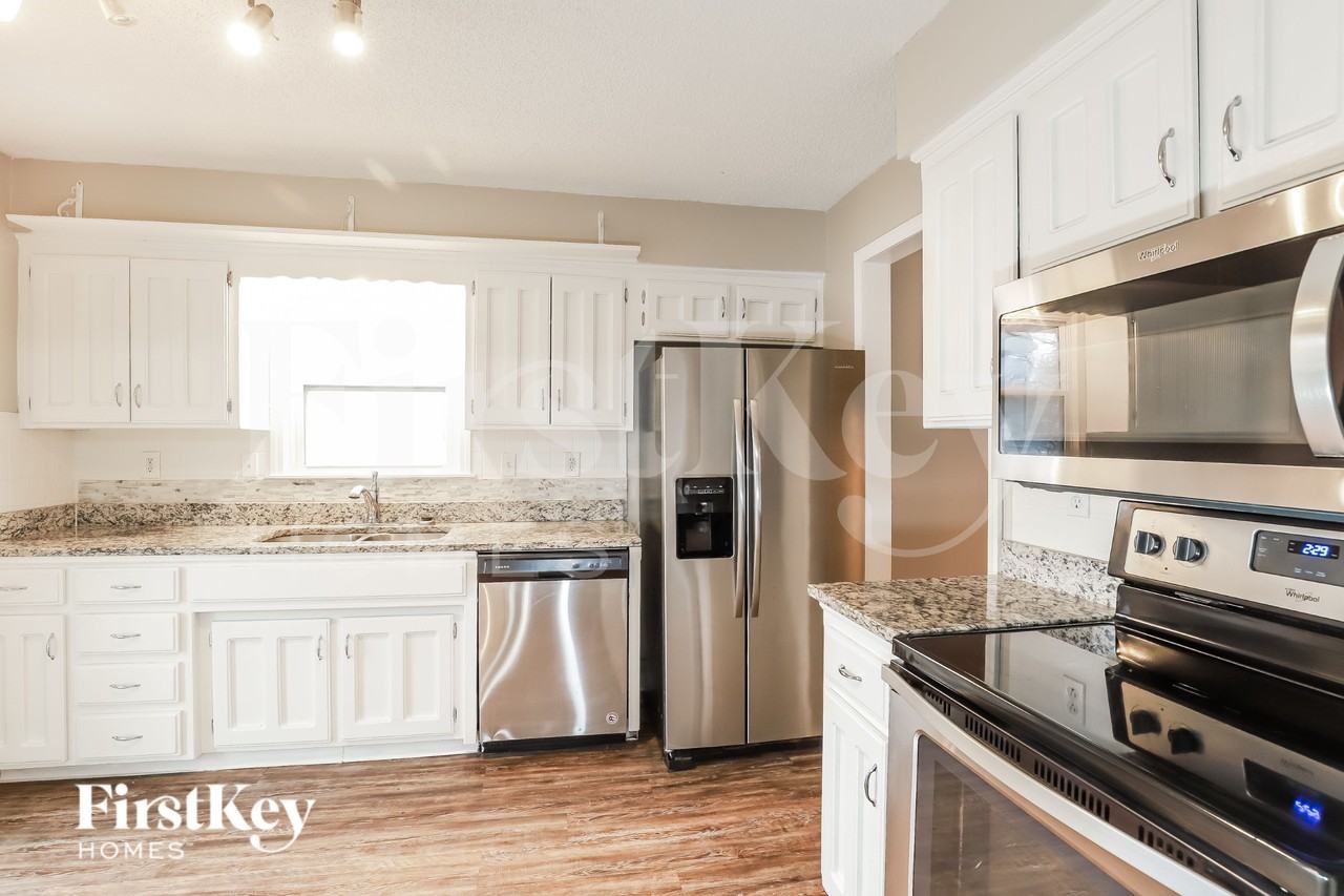 1920 Sw 4th St - Photo 6 of 16