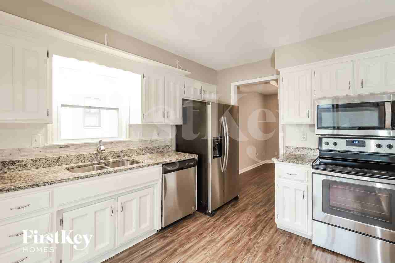 1920 Sw 4th St - Photo 7 of 16