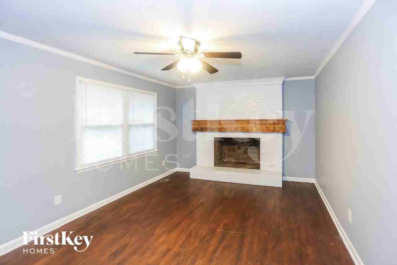 1502 Kingston Dr - Photo 4 of 15