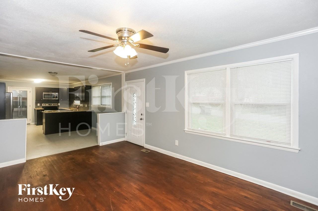 1502 Kingston Dr - Photo 5 of 15