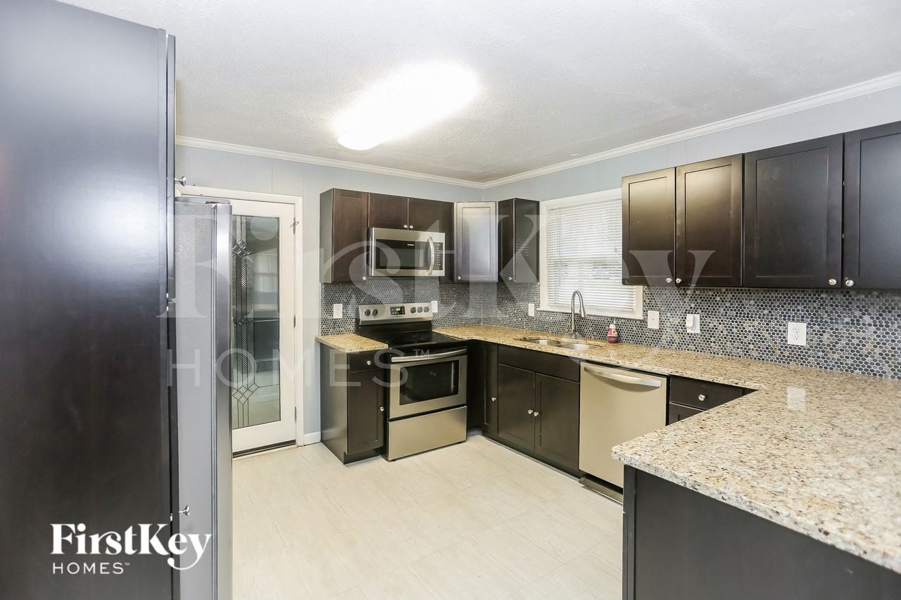 1502 Kingston Dr - Photo 6 of 15