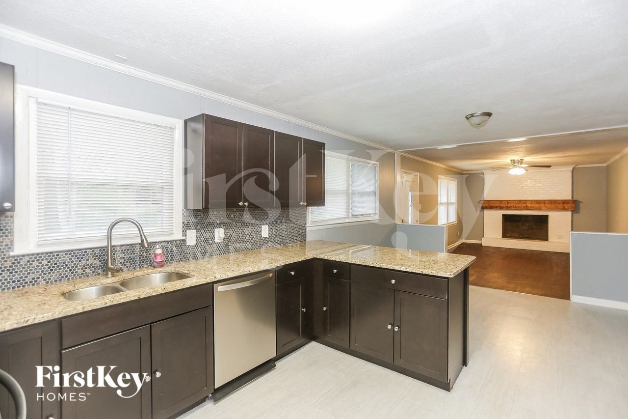 1502 Kingston Dr - Photo 7 of 15