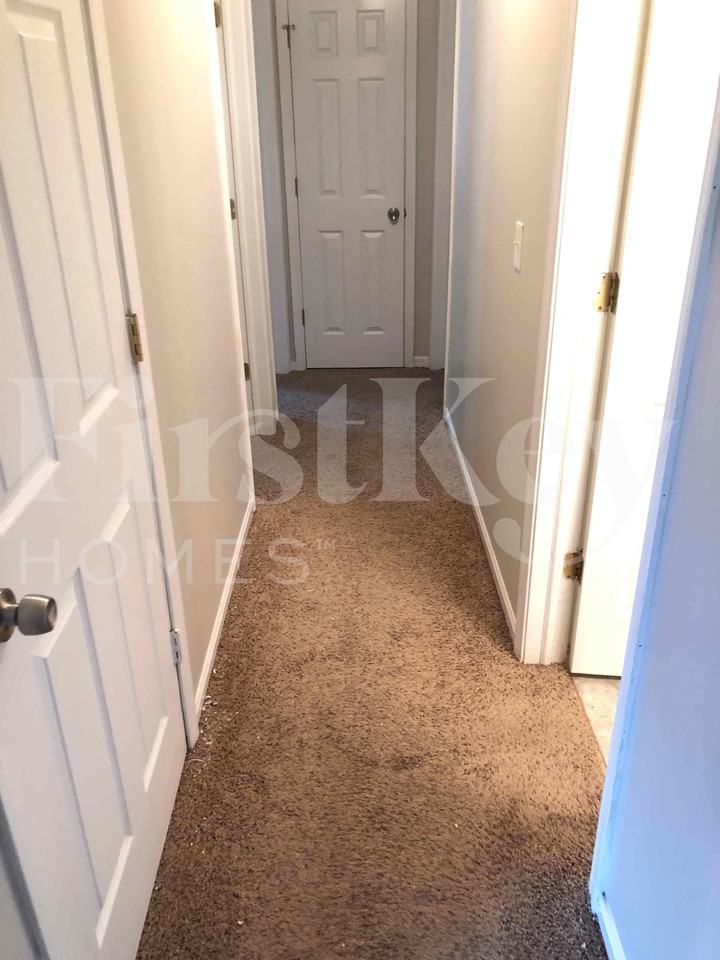 127 Saugatuck Rd - Photo 4 of 20