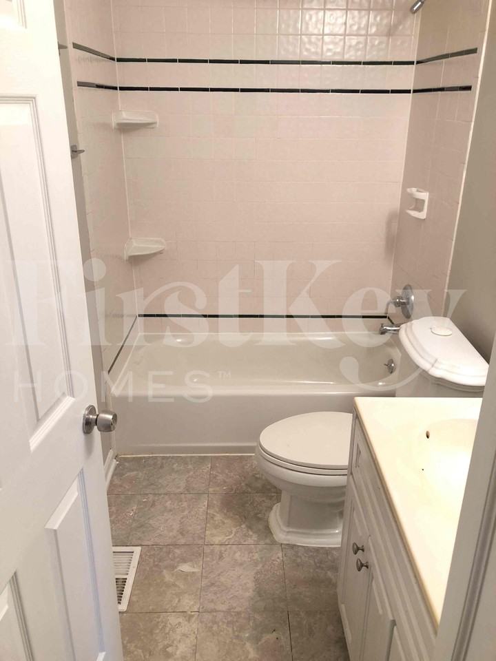 127 Saugatuck Rd - Photo 5 of 20