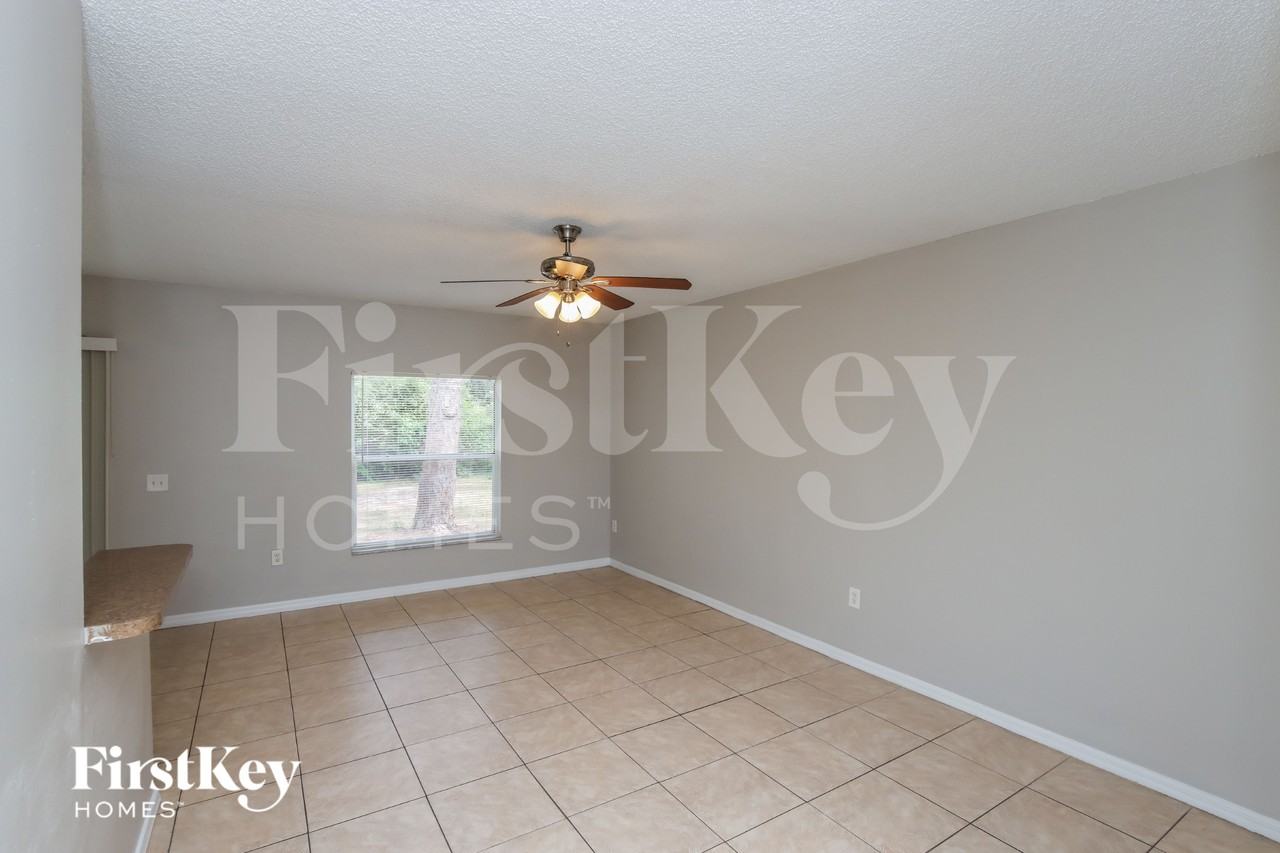 112 Marsh St - Photo 3 of 15