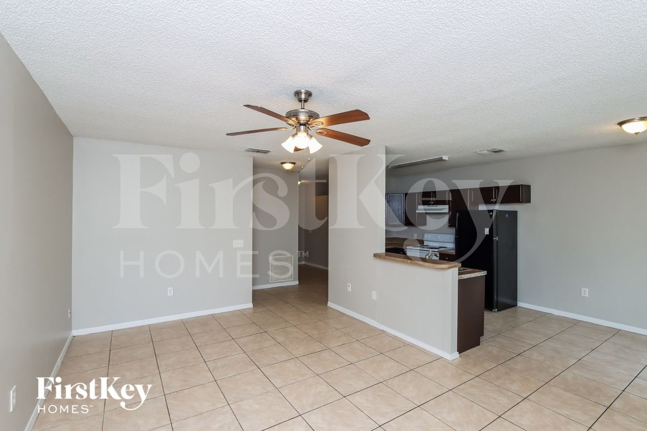 112 Marsh St - Photo 4 of 15