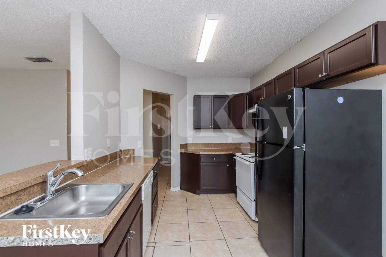 112 Marsh St - Photo 5 of 15