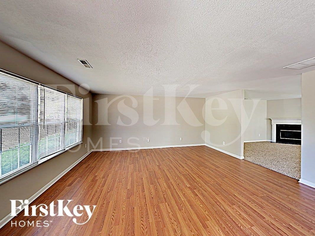 11105 Falls Church Dr - Photo 3 of 17