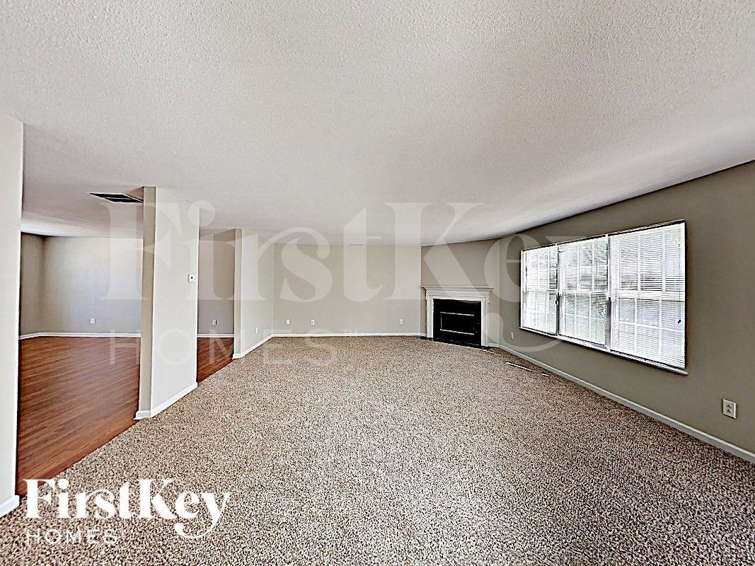 11105 Falls Church Dr - Photo 4 of 17