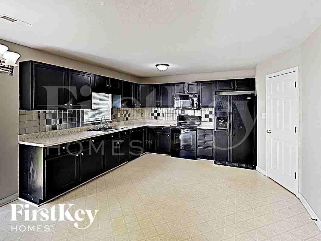 11105 Falls Church Dr - Photo 6 of 17