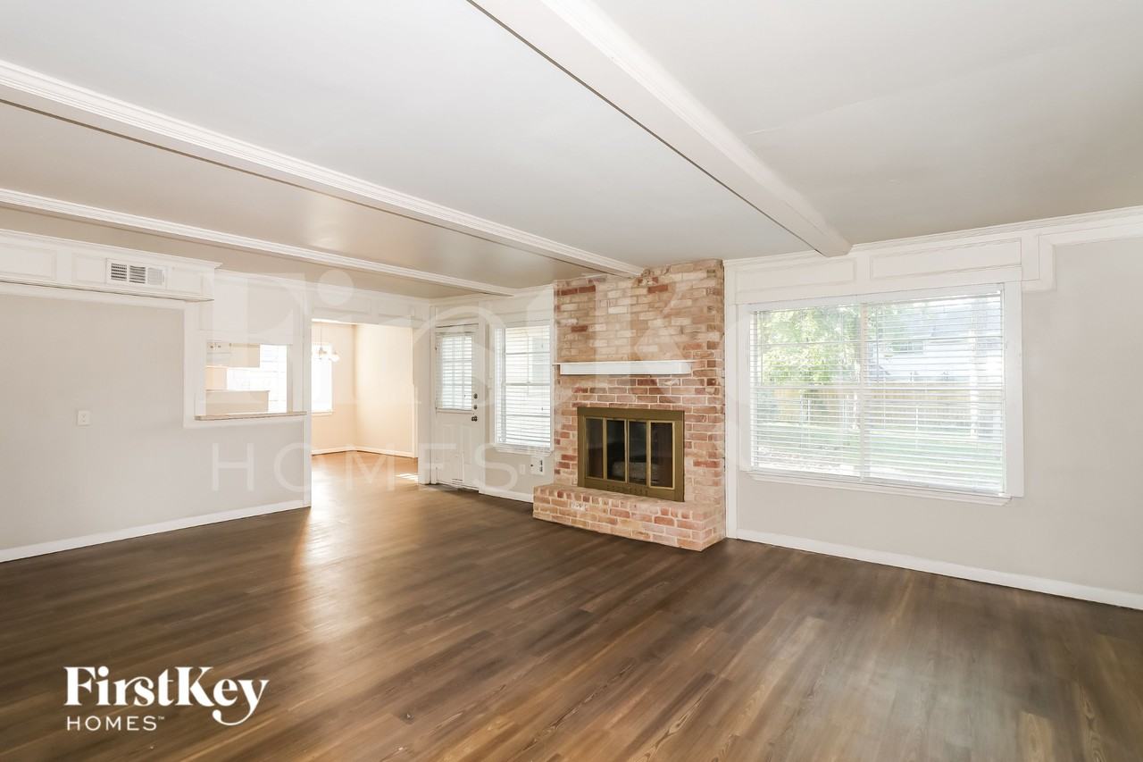 10530 Jaycreek Dr - Photo 3 of 16