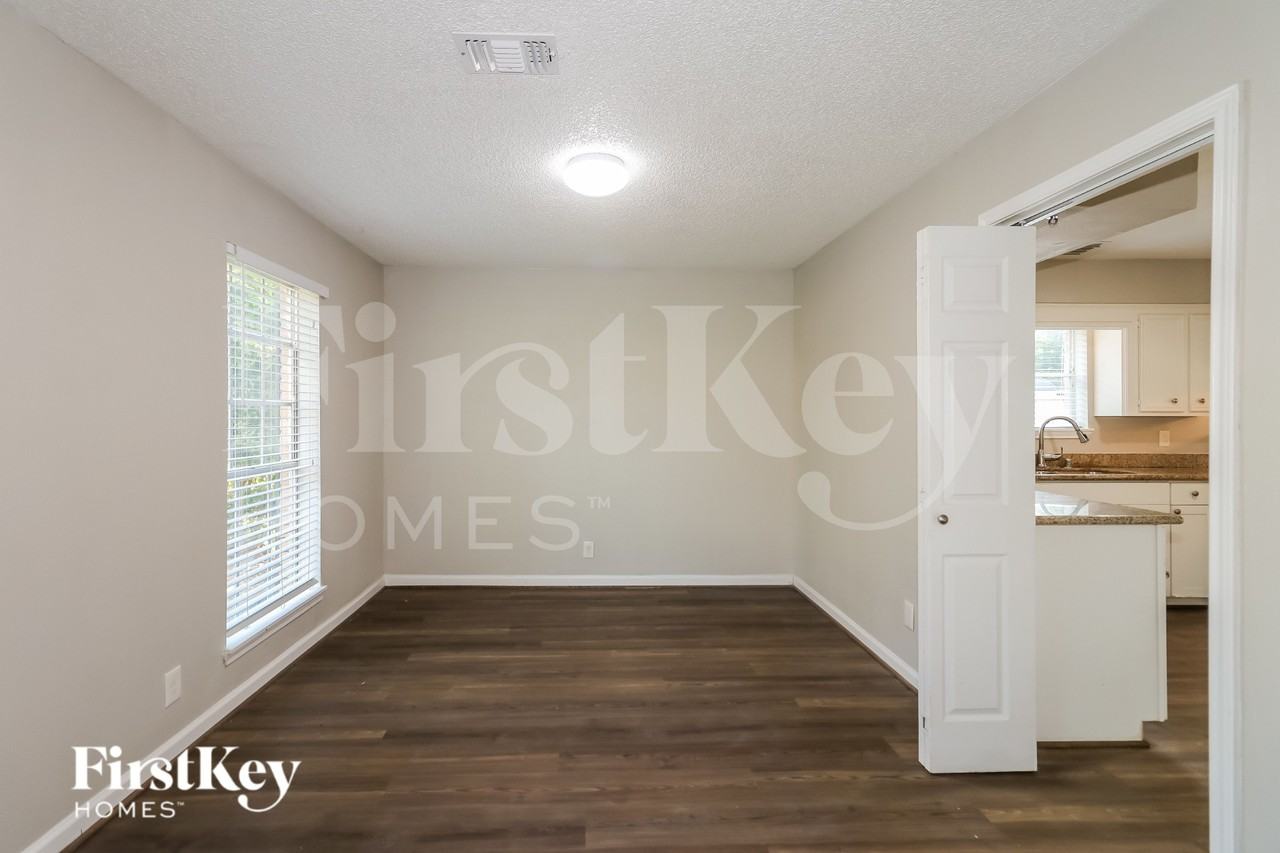 10530 Jaycreek Dr - Photo 4 of 16