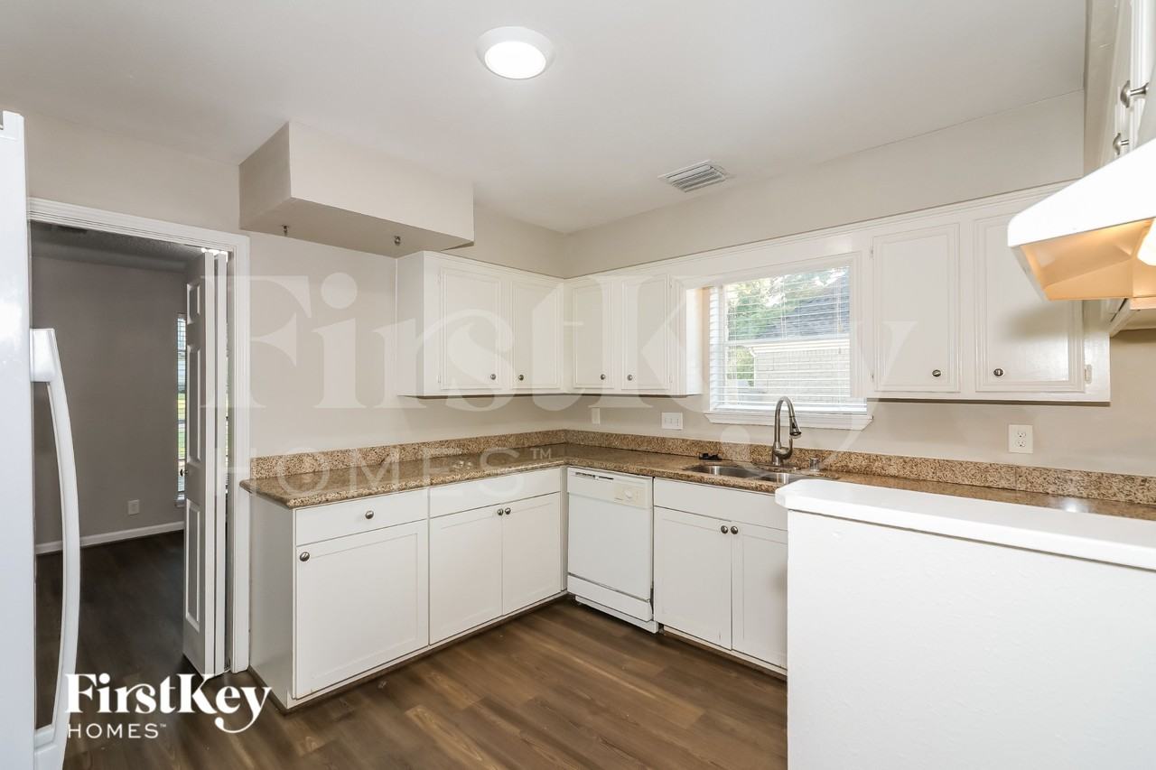 10530 Jaycreek Dr - Photo 6 of 16