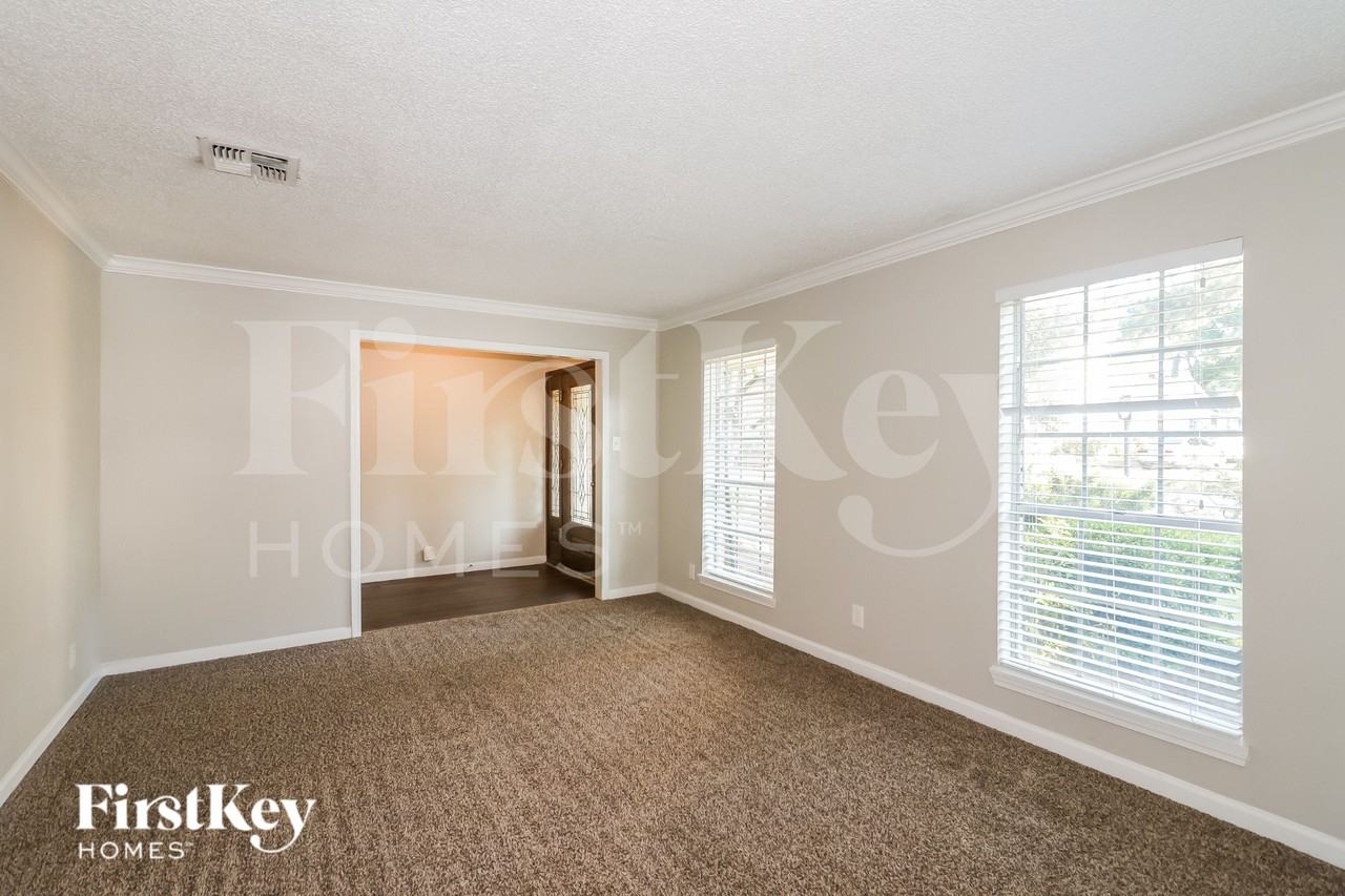 10530 Jaycreek Dr - Photo 7 of 16