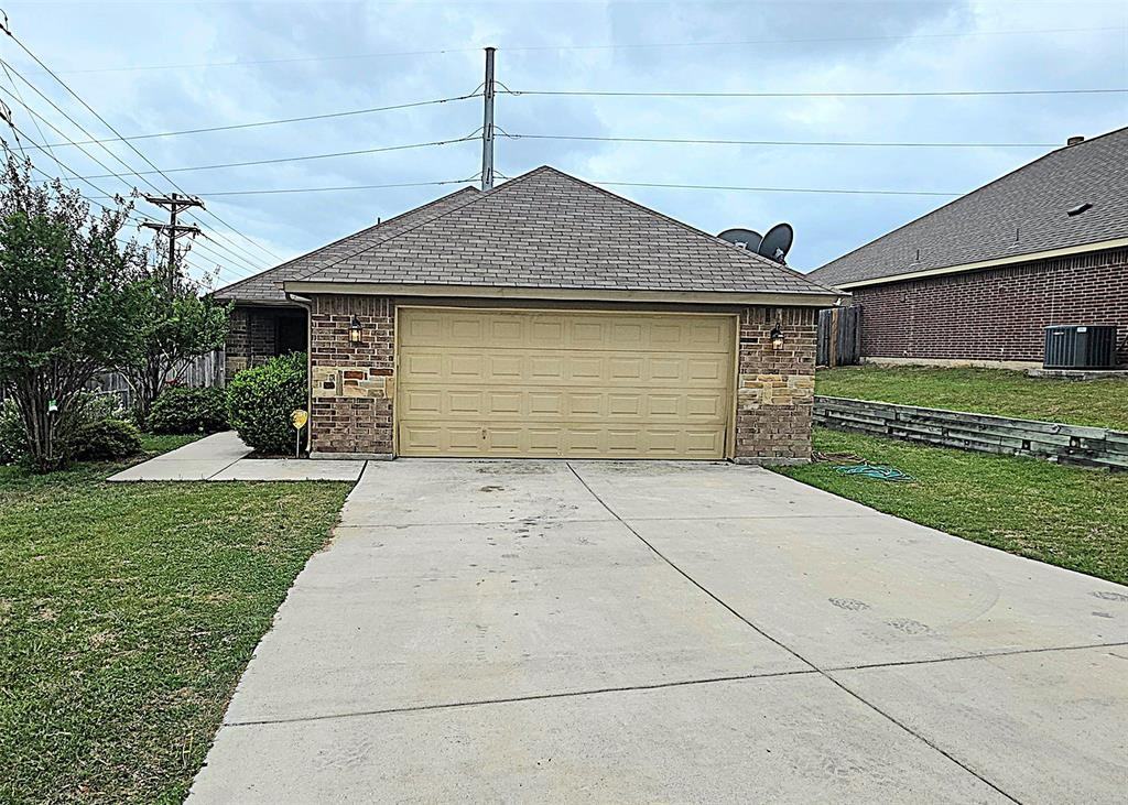 101 Hummingbird Dr - Photo 3 of 11