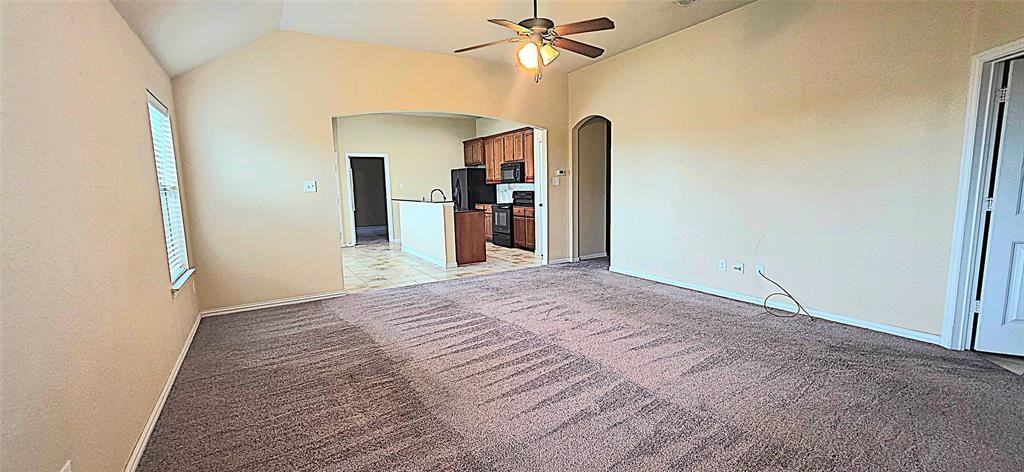 101 Hummingbird Dr - Photo 4 of 11