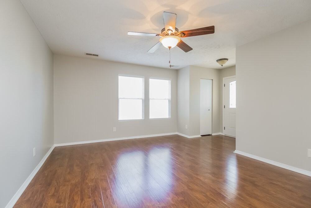 2735 Sutherland Dr - Photo 3 of 16